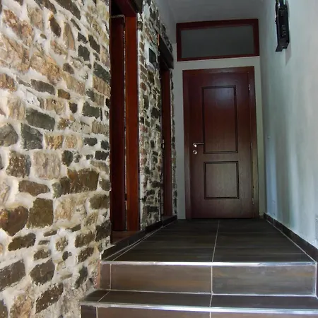 Pampeas Family House * Gjirokastër