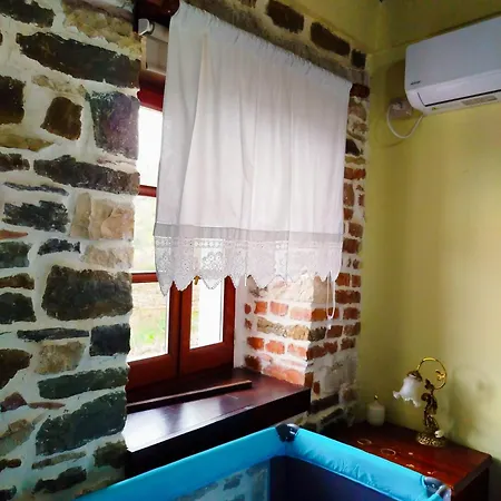 Pampeas Family House * Gjirokastër