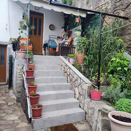 Pampeas Family House * Gjirokastër